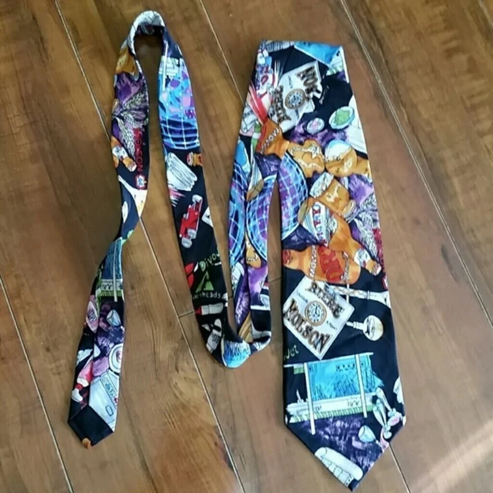Nicole Miller Men's tie 100% Silk hand sewn